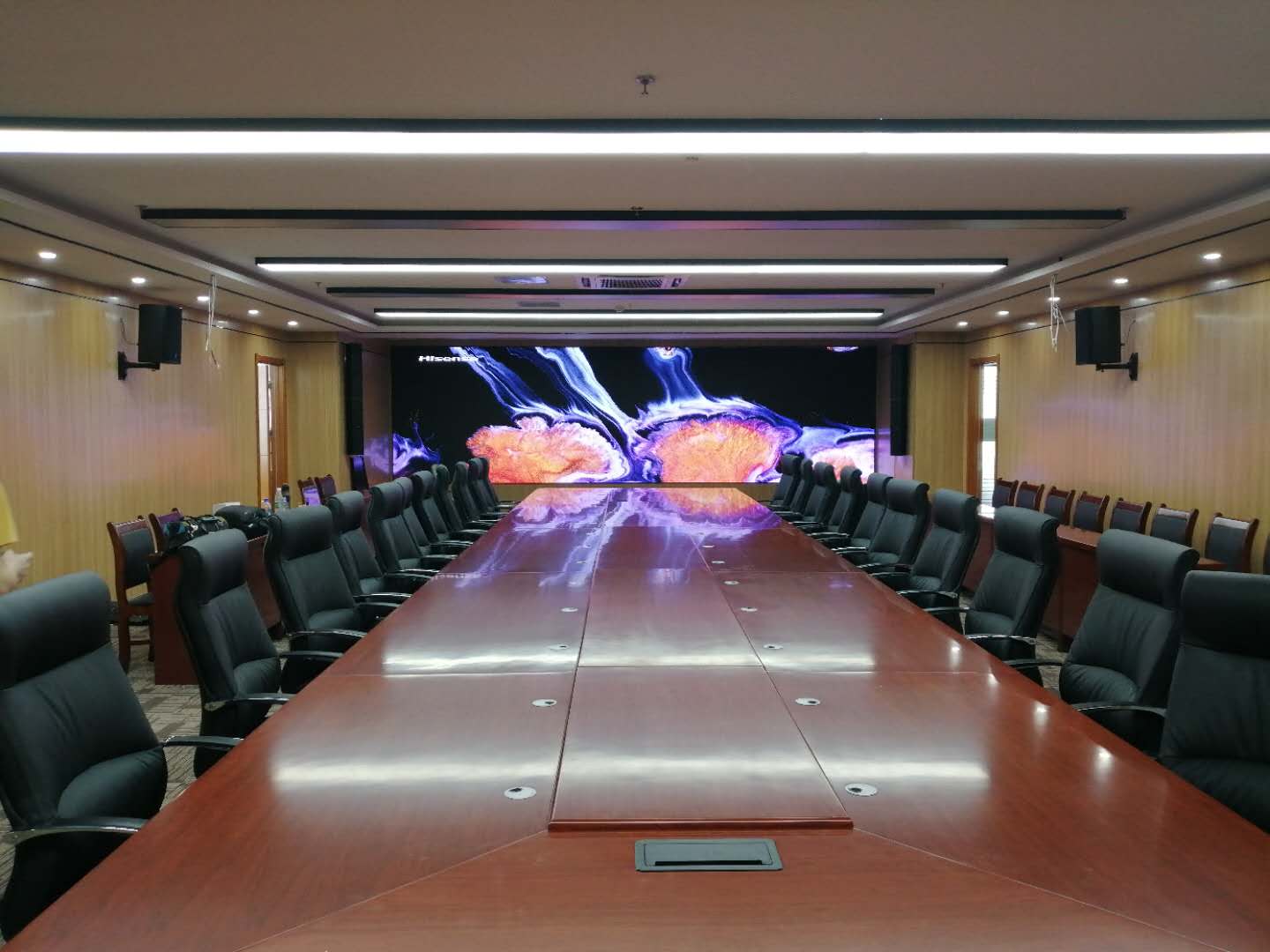 濰坊某事業(yè)單位音、視頻會議集成項(xiàng)目完工，會議辦公、音響系統(tǒng)、1.2小間距顯示系統(tǒng)完美融合